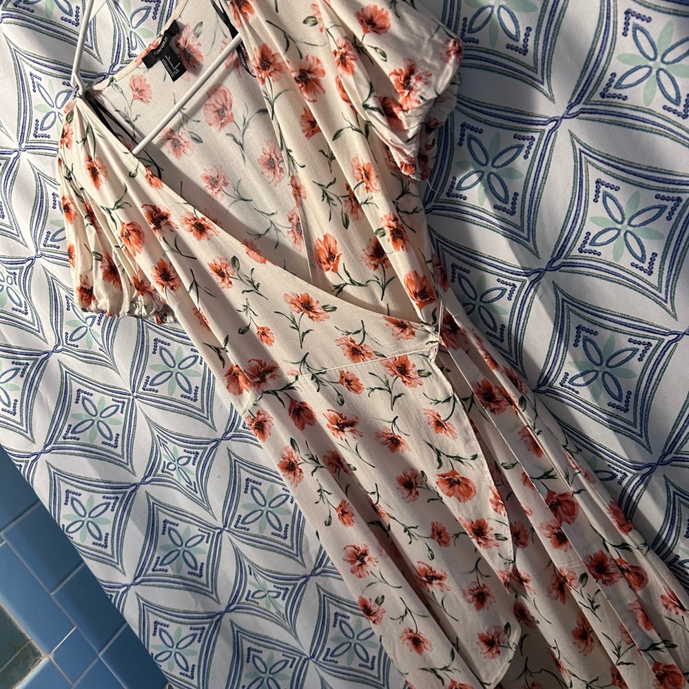 FOREVER 21 Floral Wrap Dress in Cream and Orange Print with Tie Waist - Picture 8 of 12